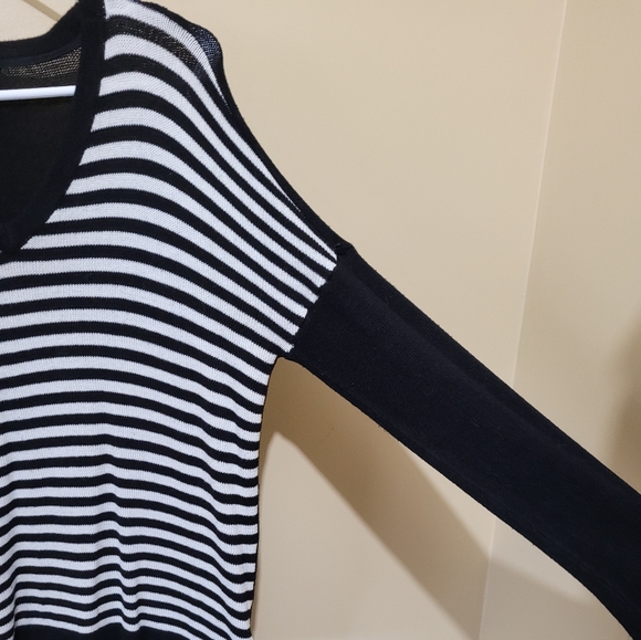 Hurley Striped Drop Shoulder Sweater - Picture 4 of 5